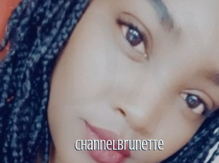 Channelbrunette