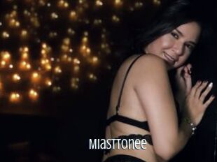MiaSttonee