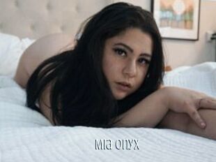 Mia_Onyx