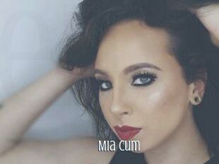 Mia_cum