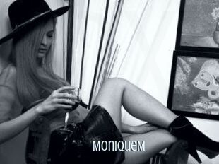 MoniqueM