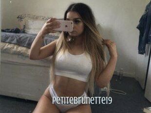 Petitebrunette19