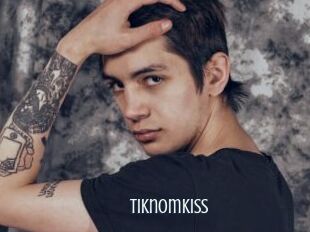TiknomKiss